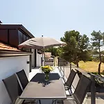 Luxury Matic Ii With Shared Pool And Seaview * Funtana