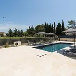 Luxury Matic Ii With Shared Pool And Seaview