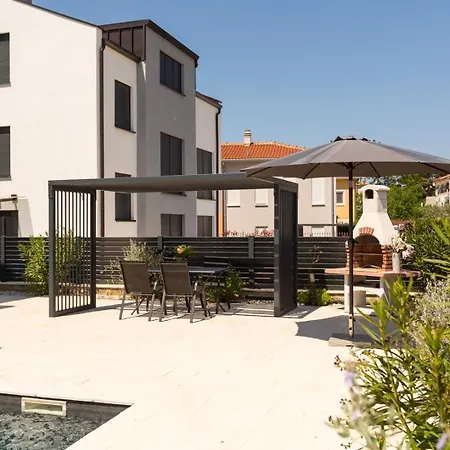 Luxury Matic Ii With Shared Pool And Seaview *