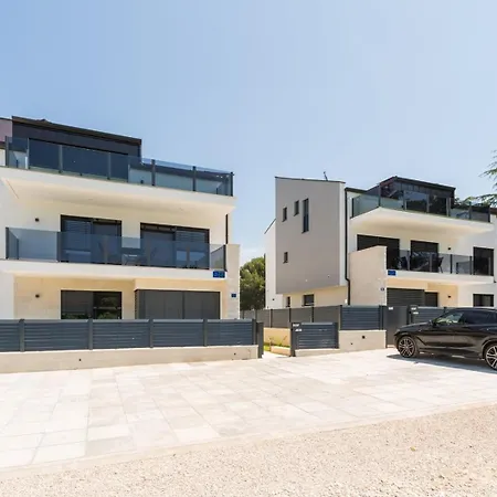 Luxury Matic Ii With Shared Pool And Seaview * Funtana