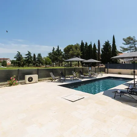 Luxury Matic Ii With Shared Pool And Seaview