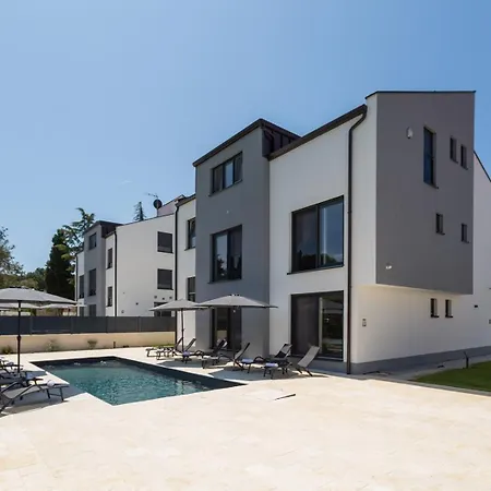 Luxury Matic Ii With Shared Pool And Seaview *