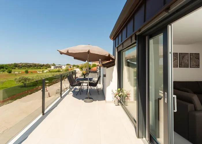 Luxury Matic Ii With Shared Pool And Seaview Funtana