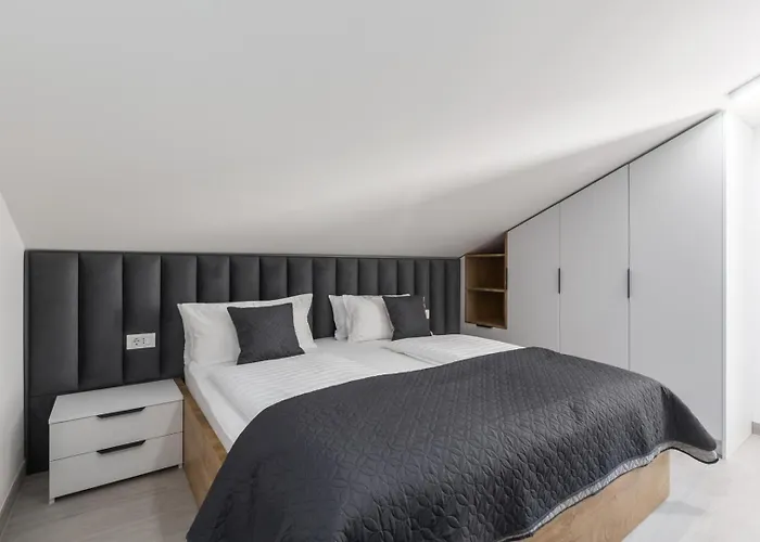 Luxury Matic Ii With Shared Pool And Seaview Funtana