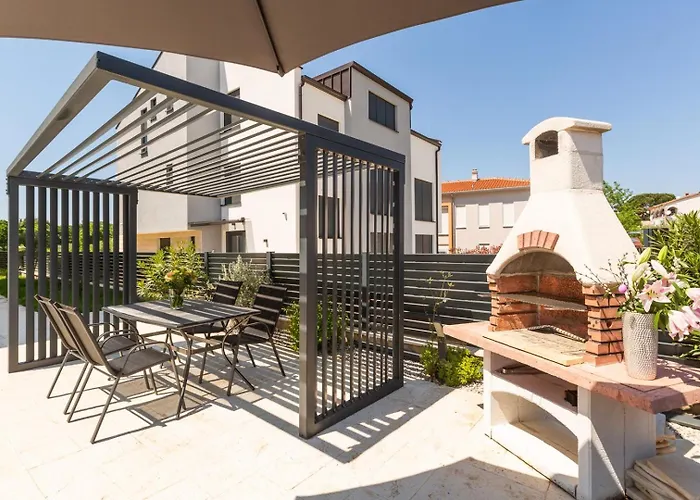 Luxury Matic Ii With Shared Pool And Seaview Funtana