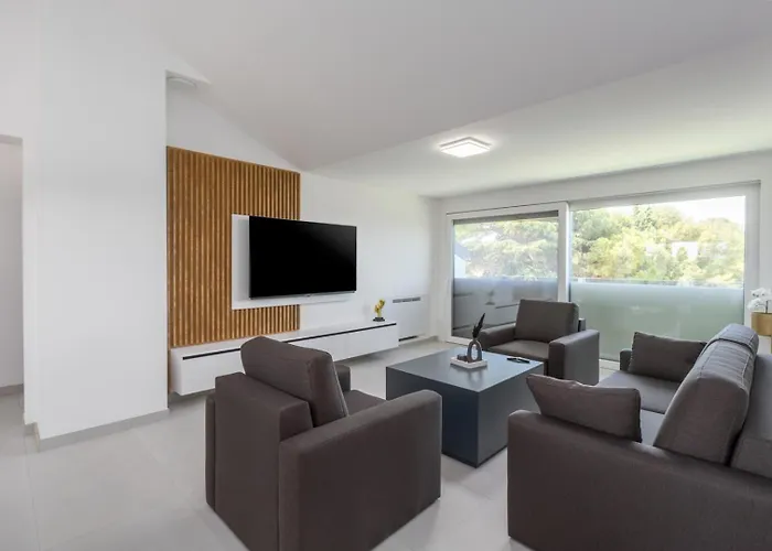 Luxury Matic Ii With Shared Pool And Seaview * Funtana