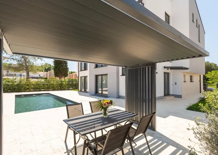 Luxury Matic Ii With Shared Pool And Seaview *