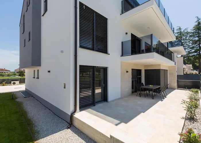 Luxury Matic Ii With Shared Pool And Seaview * Funtana