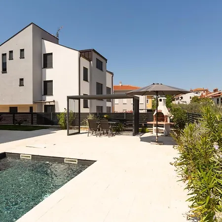 Apartman Luxury Matic Ii With Shared Pool And Seaview Funtana