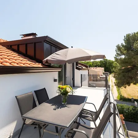 Luxury Matic Ii With Shared Pool And Seaview Apartment