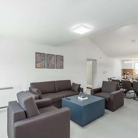 Luxury Matic Ii With Shared Pool And Seaview Funtana