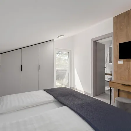 Apartment Luxury Matic Ii With Shared Pool And Seaview Funtana