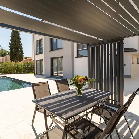 Luxury Matic Ii With Shared Pool And Seaview Apartment *