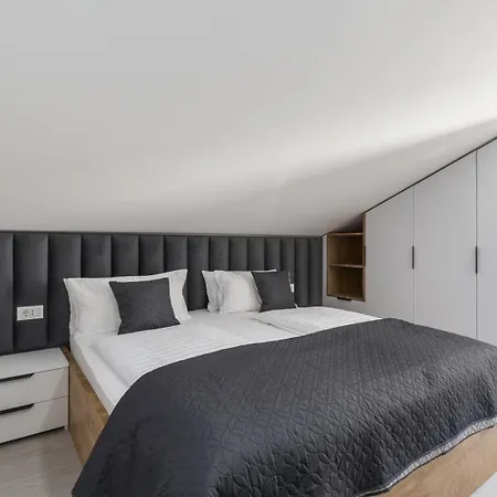 Luxury Matic Ii With Shared Pool And Seaview Funtana