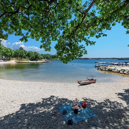 Luxury Matic Ii With Shared Pool And Seaview Funtana