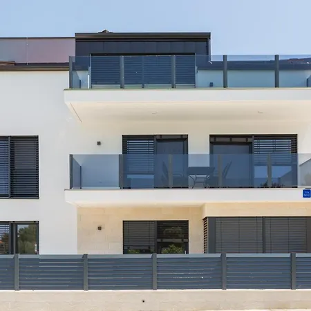 Luxury Matic Ii With Shared Pool And Seaview Apartman *