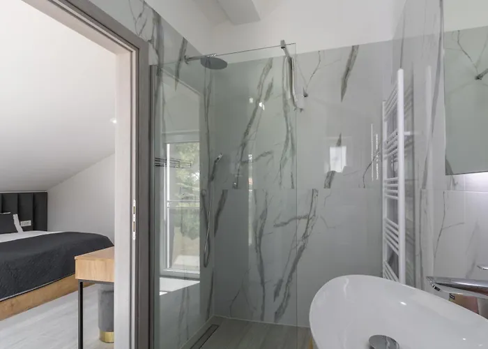 Apartman Luxury Matic Ii With Shared Pool And Seaview