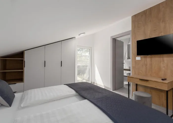 Apartman Luxury Matic Ii With Shared Pool And Seaview Funtana