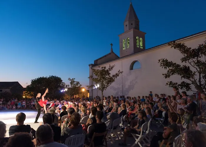 Apartman Luxury Matic Ii With Shared Pool And Seaview