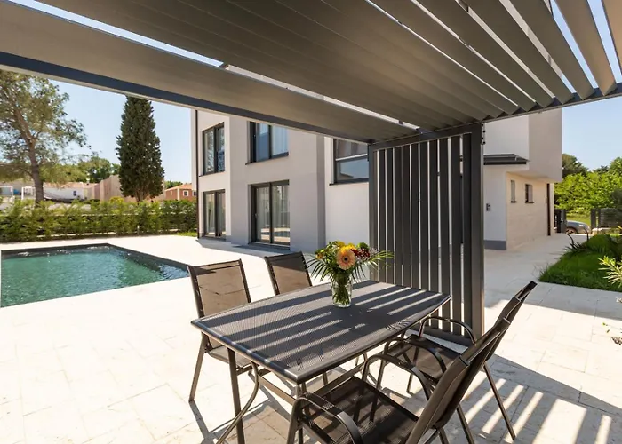 Luxury Matic Ii With Shared Pool And Seaview Apartman *